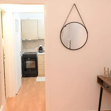 Minimal Apartment In Koukaki-2