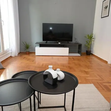 Minimal Apartment In Koukaki-3