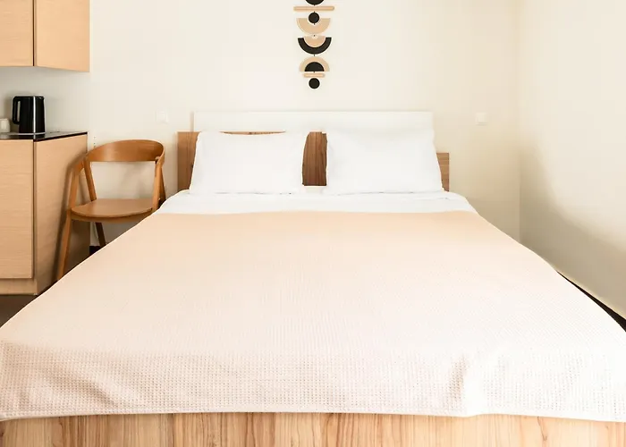 Elysee Apartment 9B
